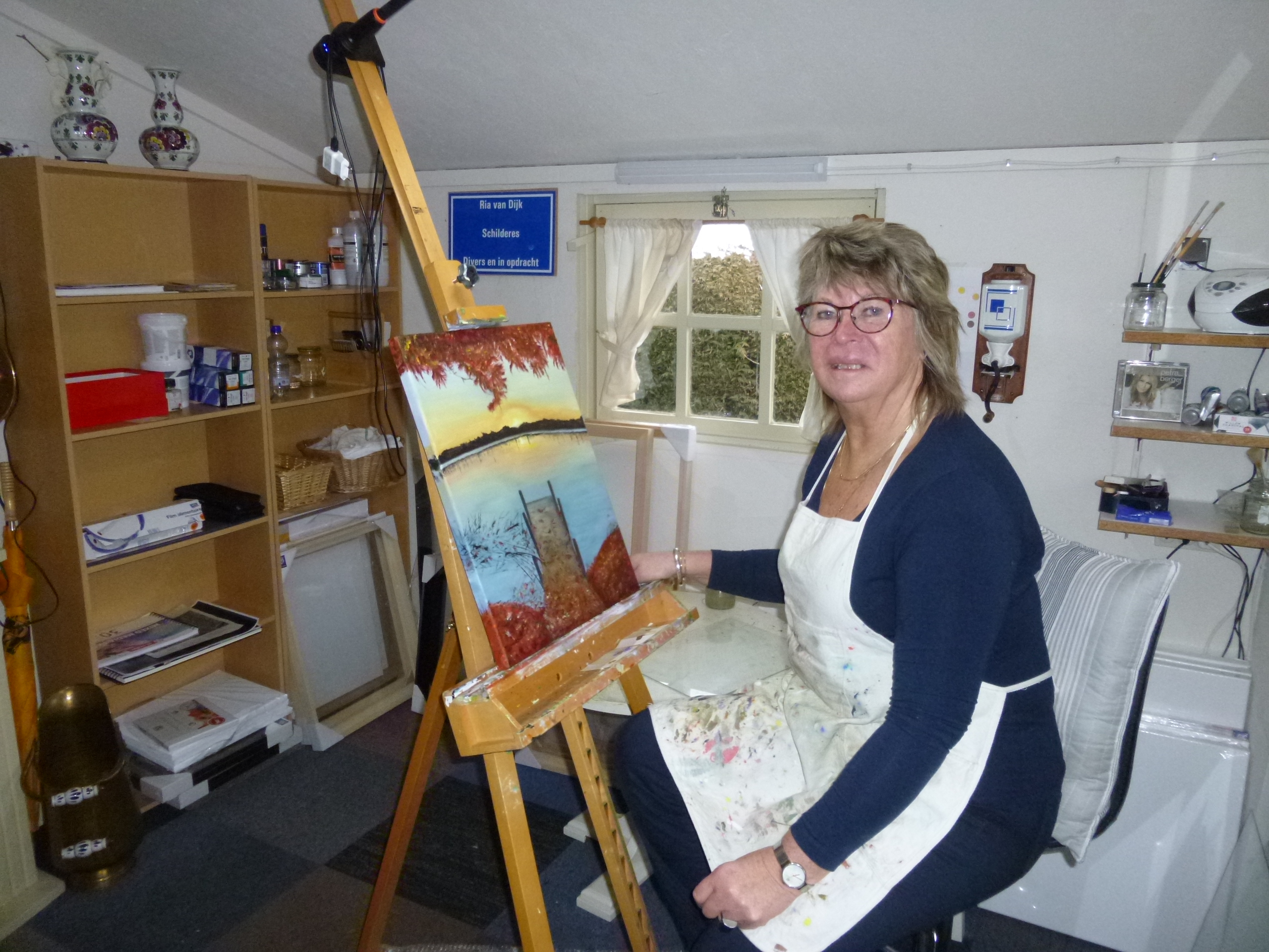 Ria aan het schilderen